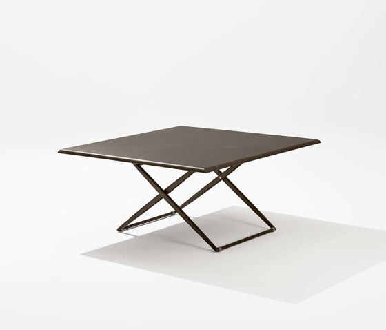 Zebra Up&Down square table by Fast | Dining tables