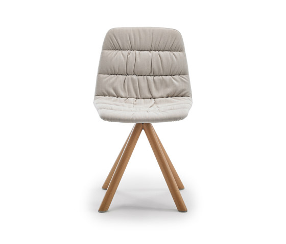 Silla Maarten - base giratoria de madera y asiento tapizado soft | Sillas | viccarbe