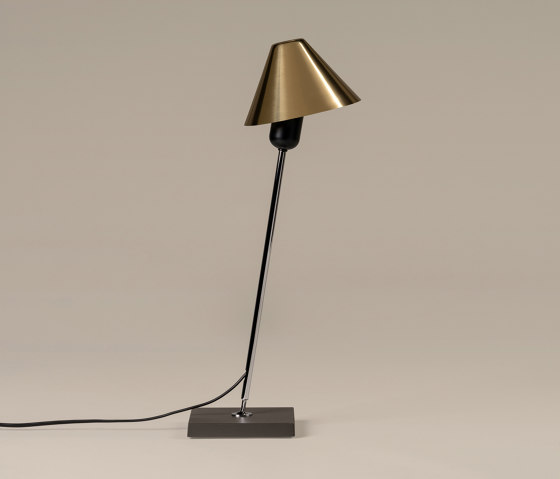 Gira | Table Lamp | Tischleuchten | Santa & Cole