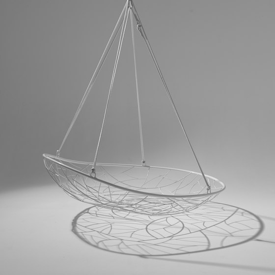 Big Basket Hanging Lounger - White | Columpios | Studio Stirling