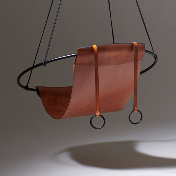 Sling Hanging Chair - Debossed Leather Leaves | Columpios | Studio Stirling