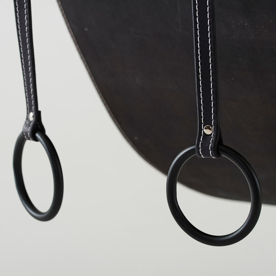 Sling Hanging Chair - Thick Leather Black | Balancelles | Studio Stirling