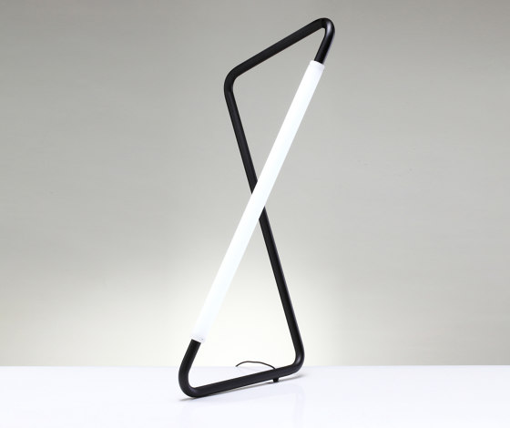 Light Object 001 - LED light, black finish | Tischleuchten | Naama Hofman Light Objects