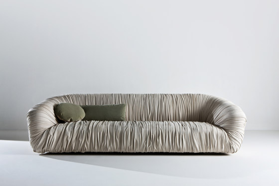 Drapé | Sofa by Laurameroni | Sofas