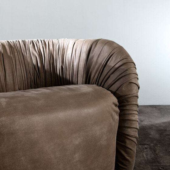 Drapé Lounge | Armchair | Armchairs | Laurameroni