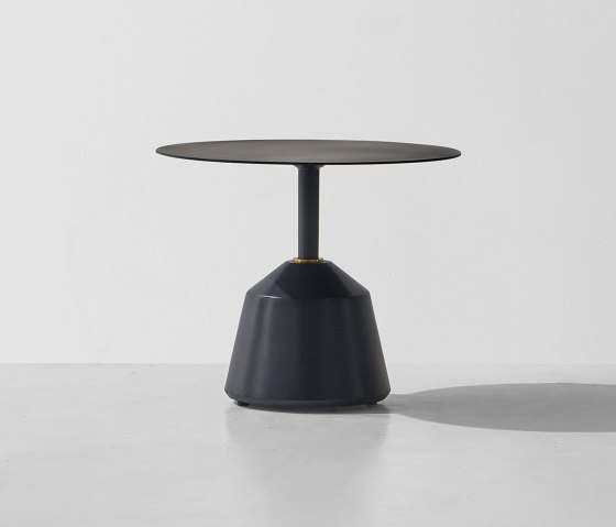 Exeter Side Table Low | Mesas auxiliares | District Eight
