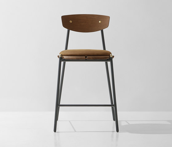 Kink Counter Stool Leather Cushion | Tabourets de bar | District Eight