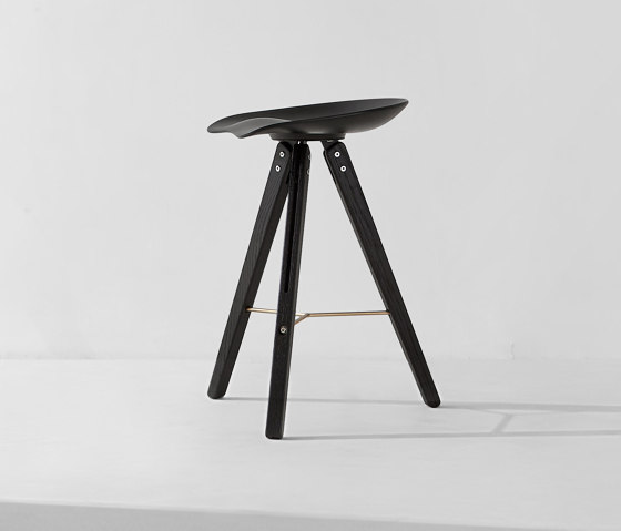 Theo Tractor Counter Stool | Tabourets de bar | District Eight