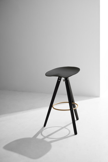 Theo Tractor Bar Stool | Sgabelli bancone | District Eight