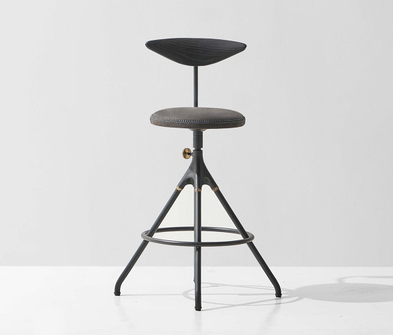 Akron Counter Stool With Backrest | Sgabelli bancone | District Eight