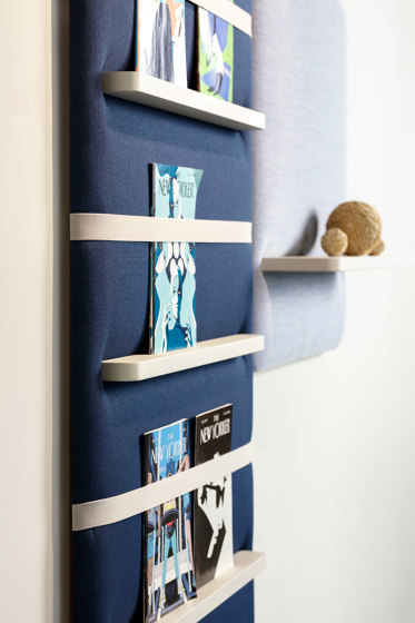 Pillow Wall | Brochure panel with 3 shelves | Étagères | Cascando