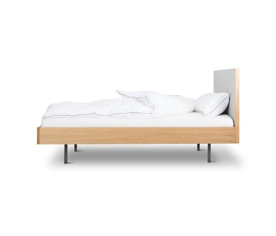 Unidorm bed with headpiece, oak, linoleum and steel | Letti | bartmann berlin