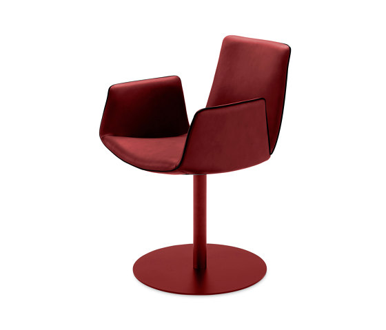 Amelie | Armchair High with central leg | Chairs | FREIFRAU MANUFAKTUR