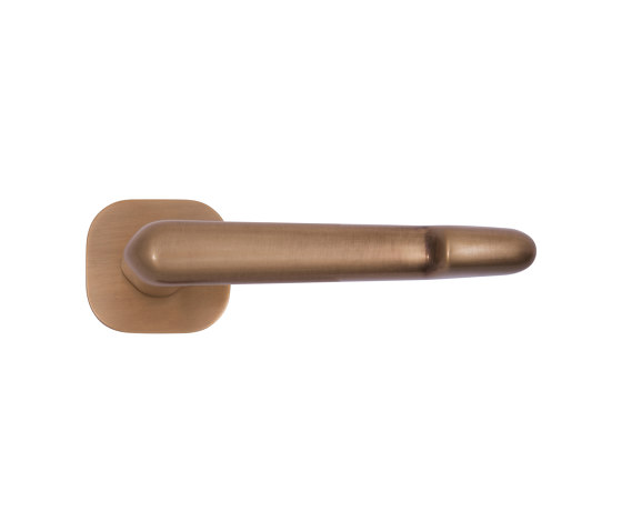 Mazarine lever handle in antique brass | Lever handles | Vervloet