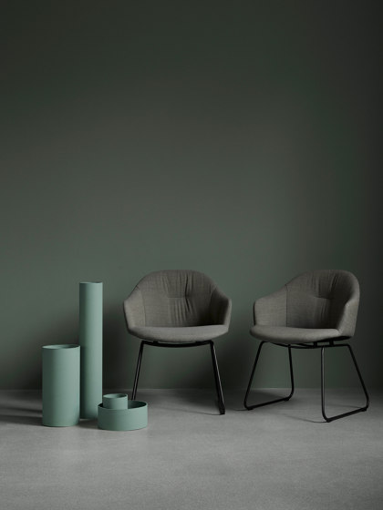 Versu | Chairs | Wendelbo