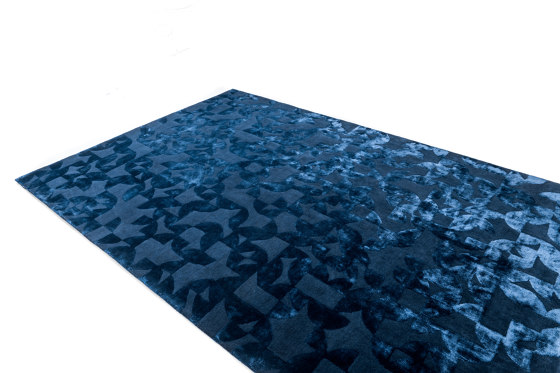 Obsidian sapphire | Tapis / Tapis de designers | kymo