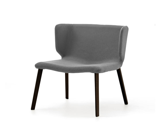 Wrapp with upholstered wooden base | Sessel | viccarbe