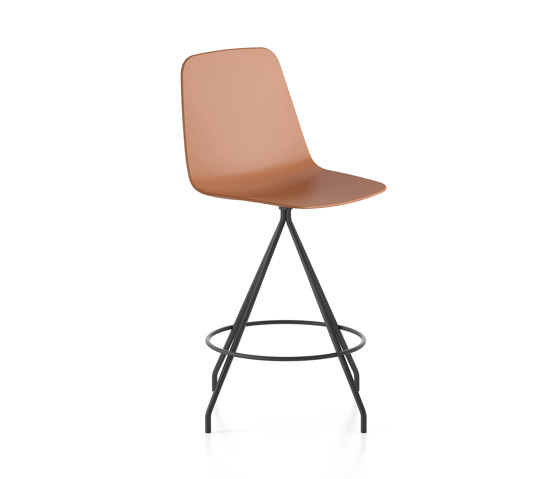 Maarten Plastic stool - swivel base counter height & high backrest | Bar stools | viccarbe