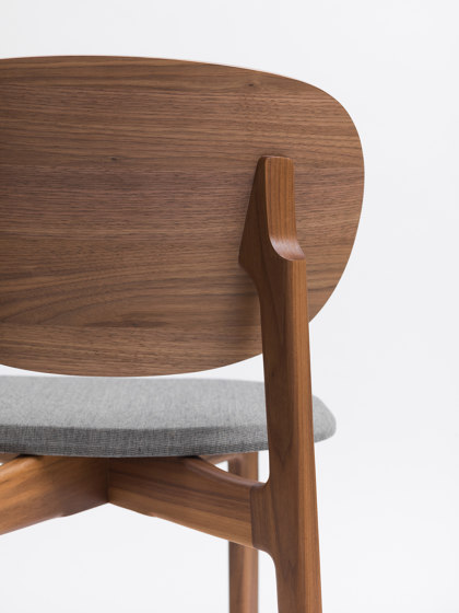 Zenso Fully Upholstered Seat and Wooden Back | Chairs | Zeitraum