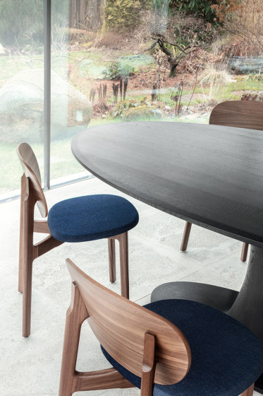 Zenso Fully Upholstered Seat and Wooden Back | Chaises | Zeitraum
