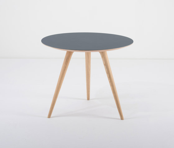 Arp | side table ϕ 55 | Side tables | Gazzda
