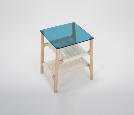 Fawn side table | Tables d'appoint | Gazzda