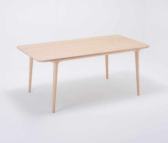 Fawn table | 180x90 | Mesas comedor | Gazzda
