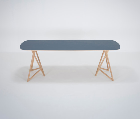 Koza table | 220x90 | linoleum | Mesas comedor | Gazzda