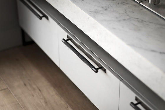 Cabinet Hardware | Closet Bar | Cross | Brass | Poignées de meuble | Buster + Punch