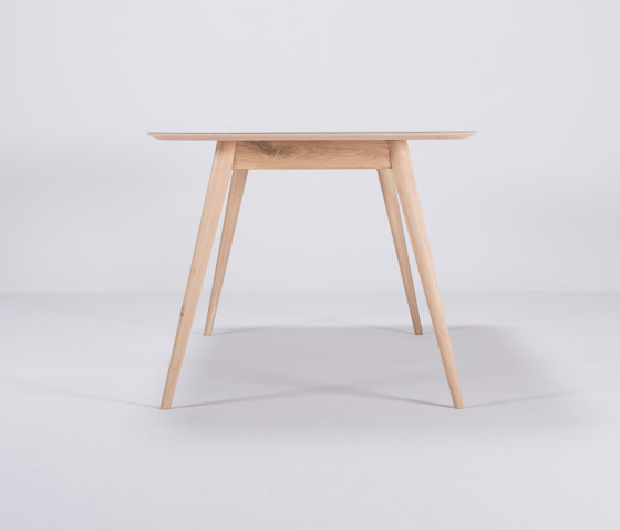 Stafa table | 180x90 | Linoleum | Tables de repas | Gazzda