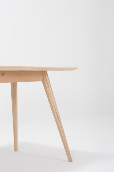 Stafa desk without shelf | 140x80 | Schreibtische | Gazzda