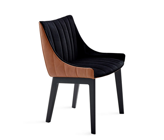 Rubie | Armchair Low mit Holzgestell 4-Fuß | Stühle | FREIFRAU MANUFAKTUR
