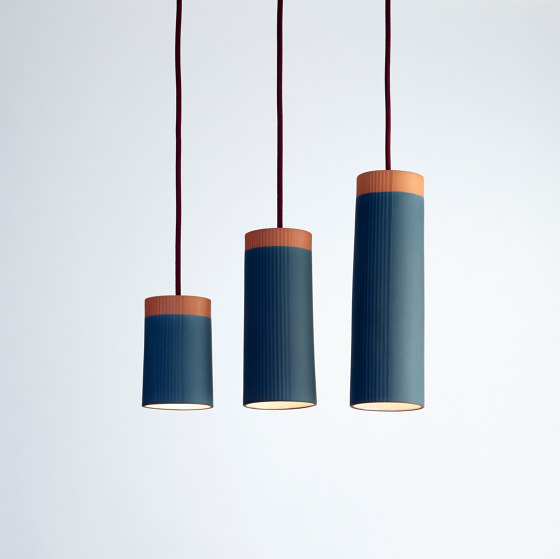 Rigatoni Blue (medium) | Lámparas de suspensión | Hand & Eye Studio