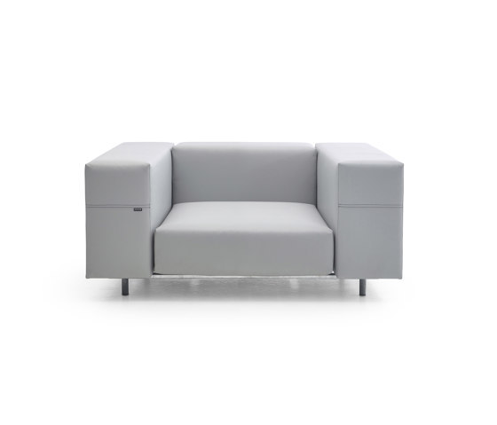 Walrus club chair with 80 cm wide seating | Armchairs | extremis