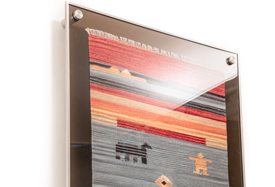 Wall Tapestry Display | Bildaufhänge-Systeme | Gyford StandOff Systems®