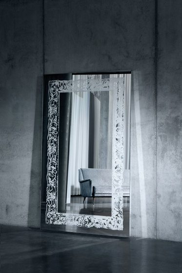 Scala | Specchi | Deknudt Mirrors