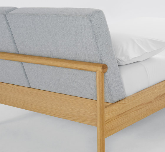 Raleigh Bed | Somieres / Armazones de cama | Design Within Reach