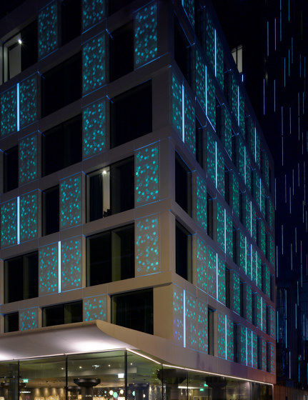 Corian® | Exterior Façade Motel One London | Sistemas de fachadas | Rosskopf + Partner