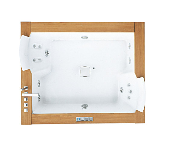 Aura Plus by Jacuzzi® | Whirlpools