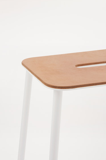 Adam stool H76 matt white | Bar stools | Frama