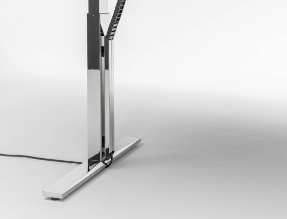 Upsite height-adjustable desk | Desks | RENZ
