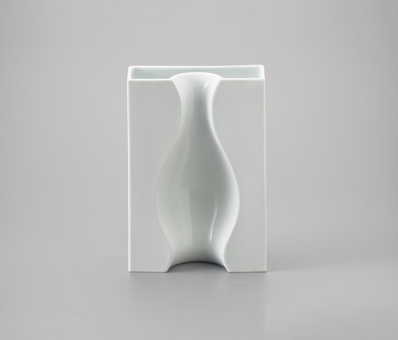 Illusion vase L White | Floreros | HANDS ON DESIGN