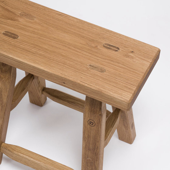 Hans Sgabello del legno di quercia. | Tavolini alti | Anton Doll