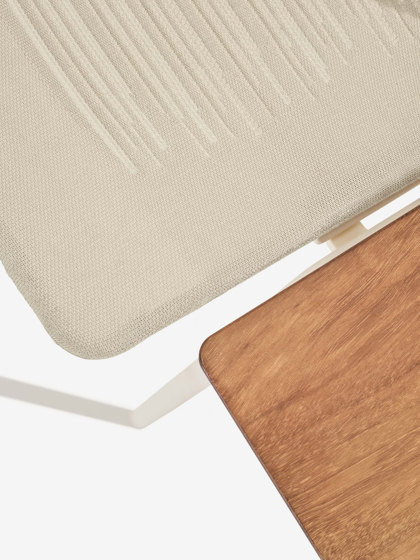 Zebra Knit poltrona lounge schienale alto con tavolino in Iroko | Poltrone | Fast