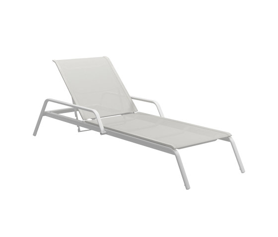 Helio Adjustable Back Lounger White White | Sonnenliegen / Liegestühle | Gloster Furniture GmbH