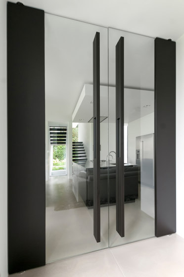 System M | Pivoting Glass Door | Cerniere porta | FritsJurgens
