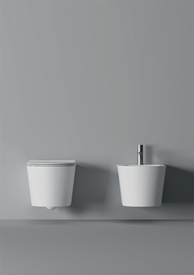 Vaso Form sospeso Square | WC | Alice Ceramica