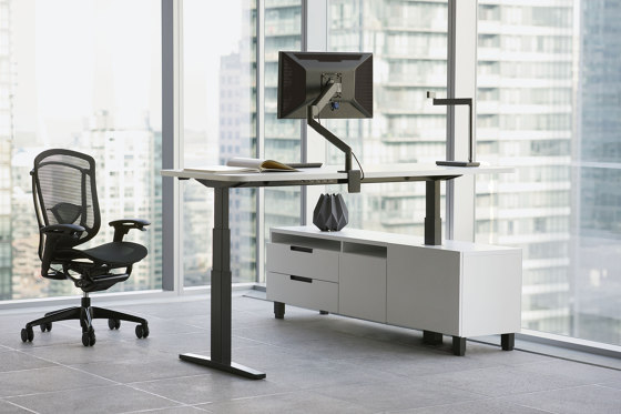 Navigate | Contract tables | Teknion
