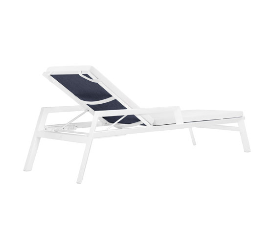 TRIG CHAISE LOUNGE WITH ARMS | Tumbonas | JANUS et Cie