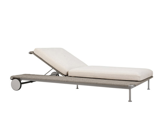 GINA CHAISE LOUNGE WITH SIDE TABLE | Lettini giardino | JANUS et Cie